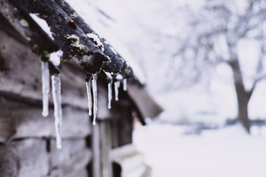 De-Icing Strategies for Your Roof